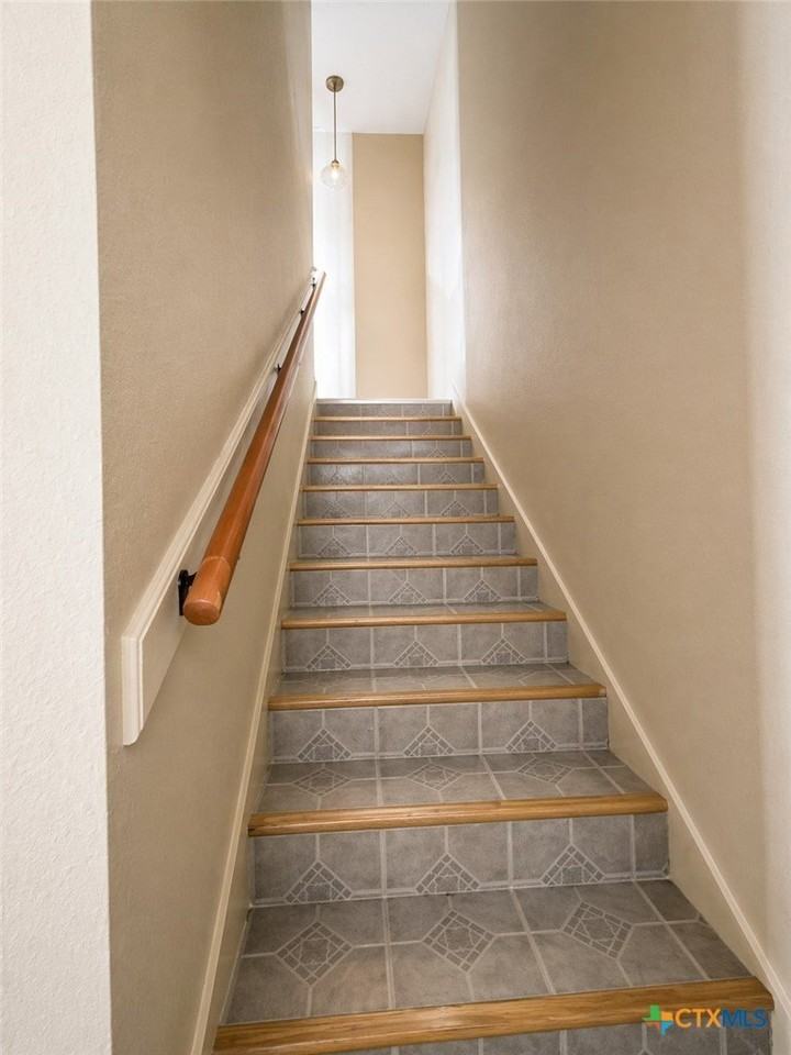 1813 Cedarhill Dr #B - Photo 7 of 11