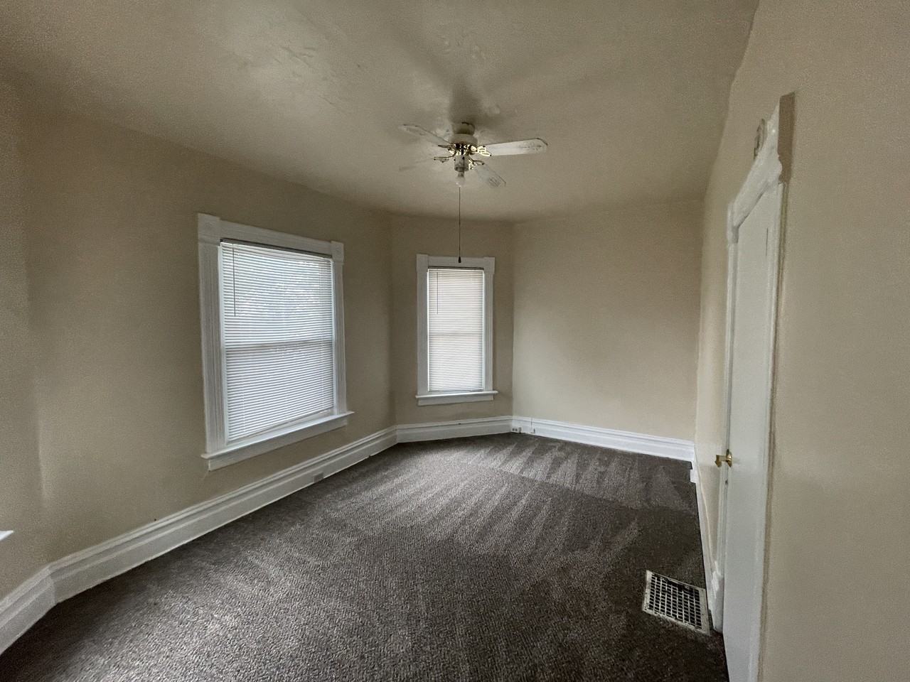 861 E 300 S #2 - Photo 4 of 7