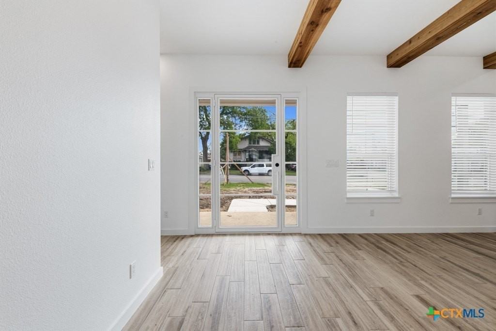 158 S Academy Ave - Photo 5 of 34