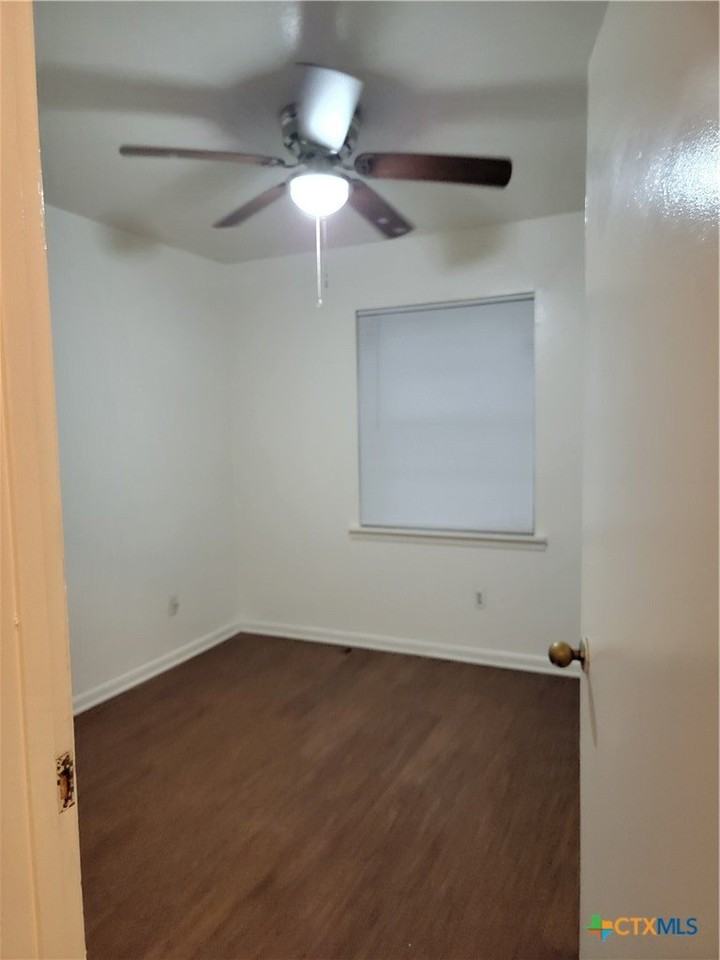 604 S 11th St - Photo 4 of 8