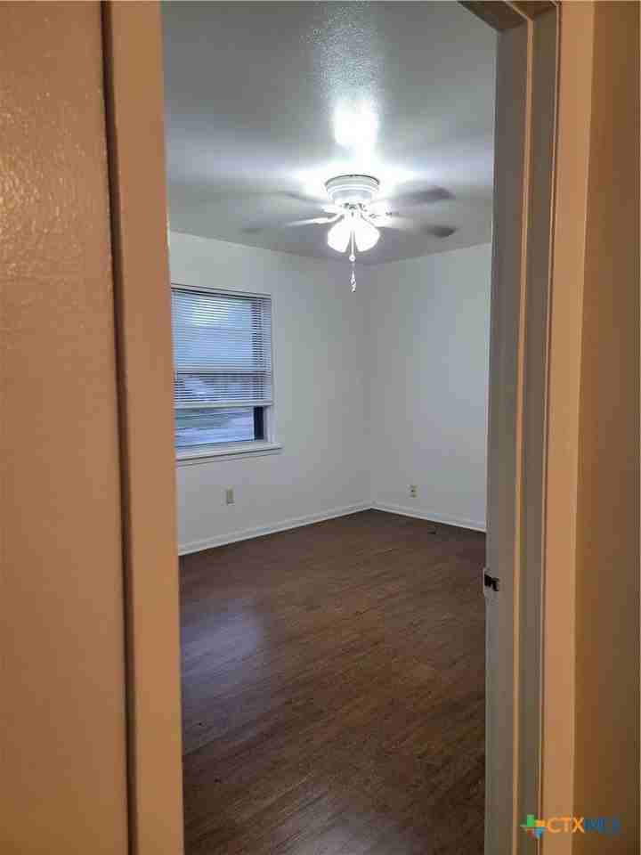 604 S 11th St - Photo 5 of 8