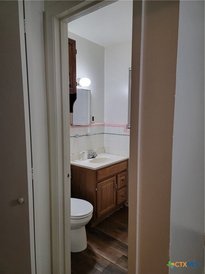 604 S 11th St - Photo 6 of 8