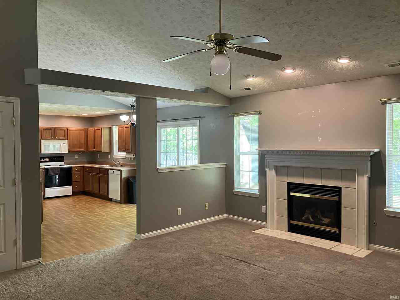 8120 Cedar Point Dr - Photo 4 of 36