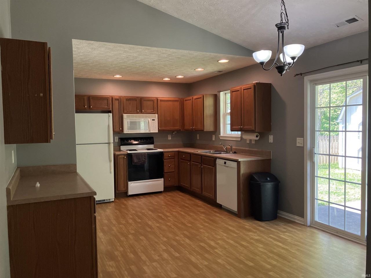 8120 Cedar Point Dr - Photo 5 of 36