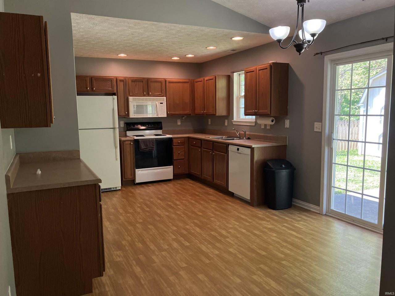 8120 Cedar Point Dr - Photo 6 of 36