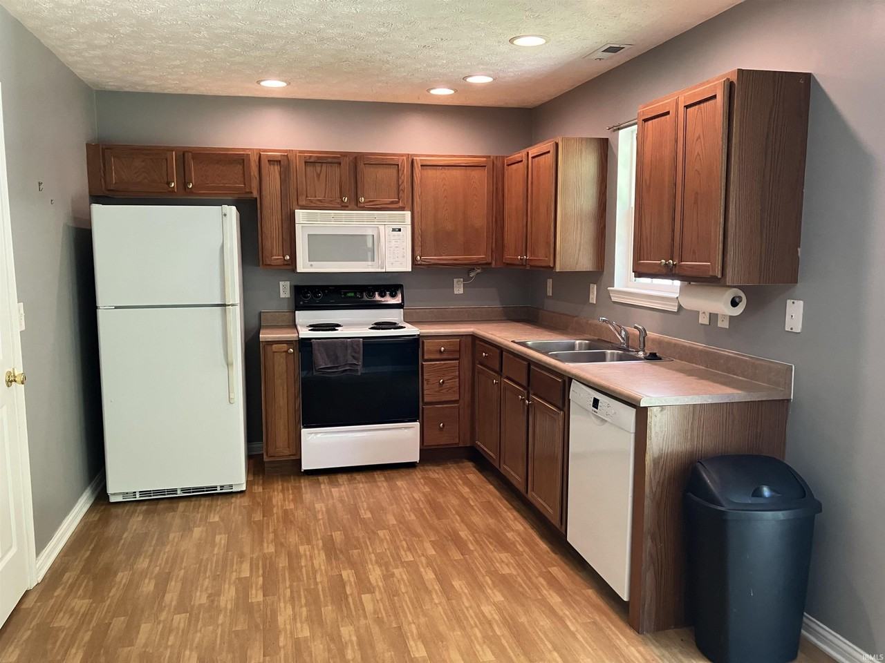 8120 Cedar Point Dr - Photo 7 of 36