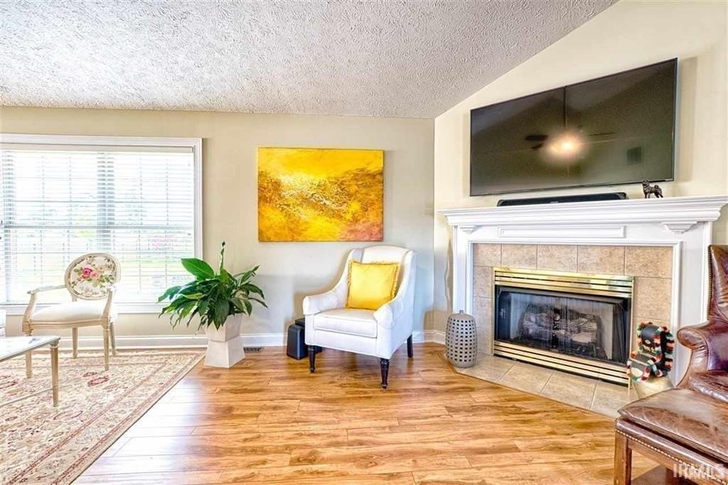 2035 Long Cove Cir - Photo 2 of 13