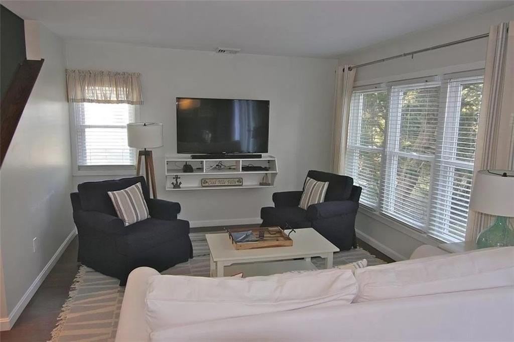 70 Houston Ave #70 - Photo 4 of 13