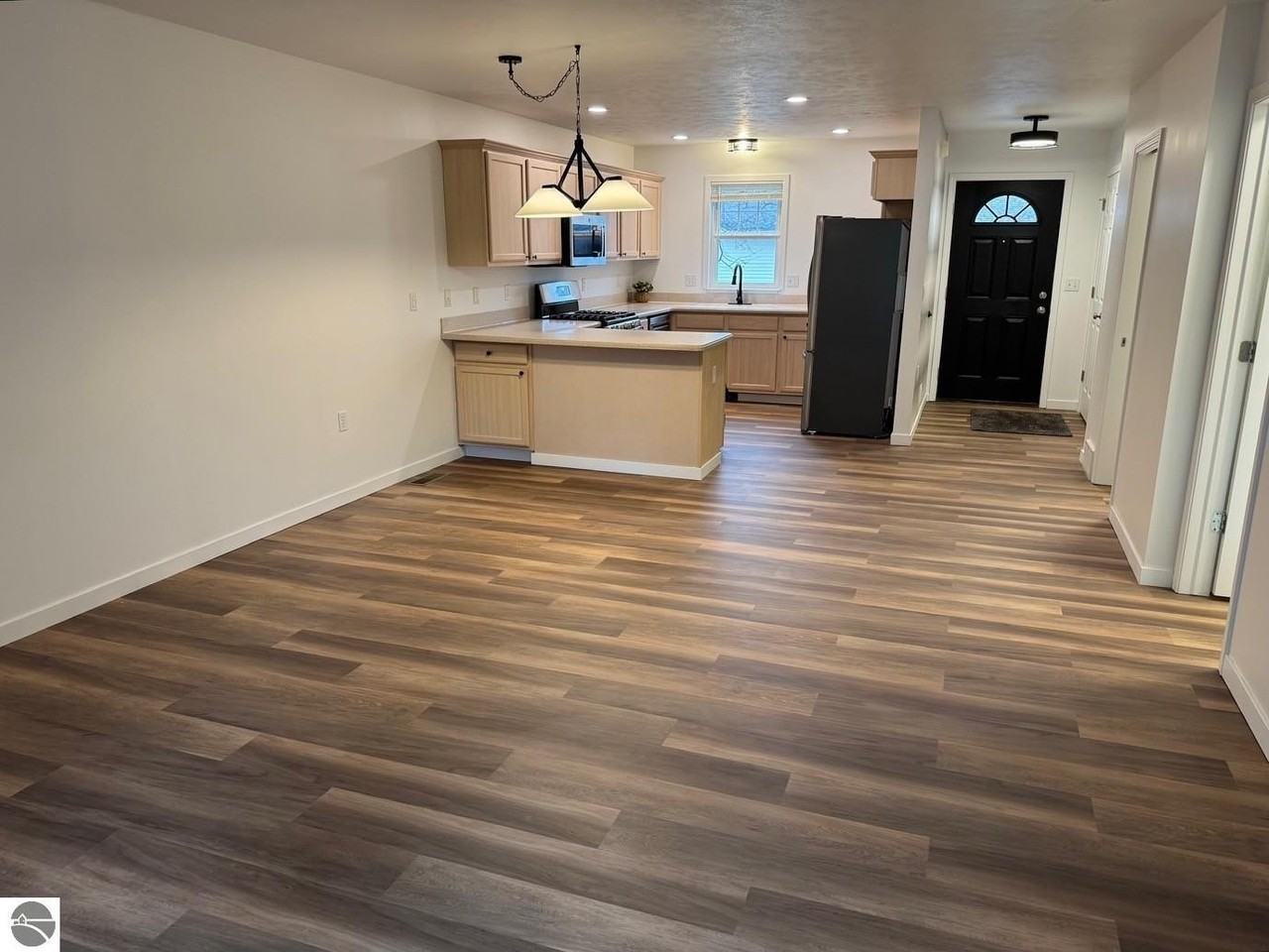 1495 Newport St #3 - Photo 5 of 32