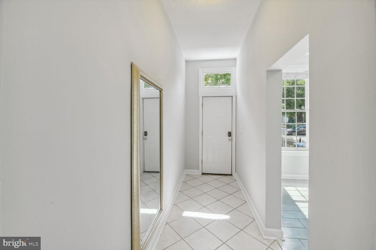 910 New Hampshire Ave Nw - Photo 3 of 34