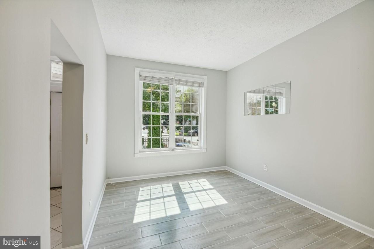 910 New Hampshire Ave Nw - Photo 4 of 34