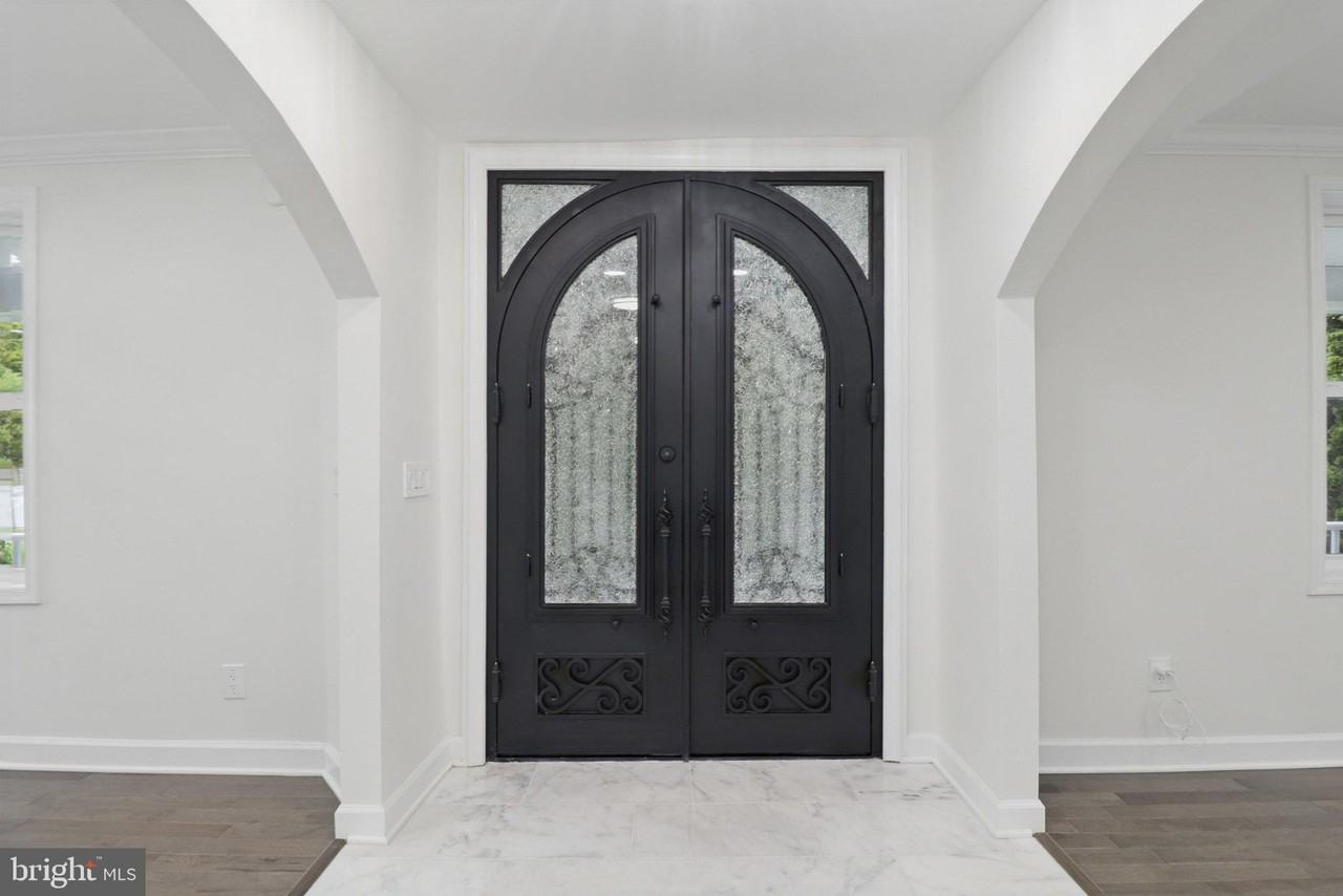 7746 16th St Nw - Photo 3 of 35