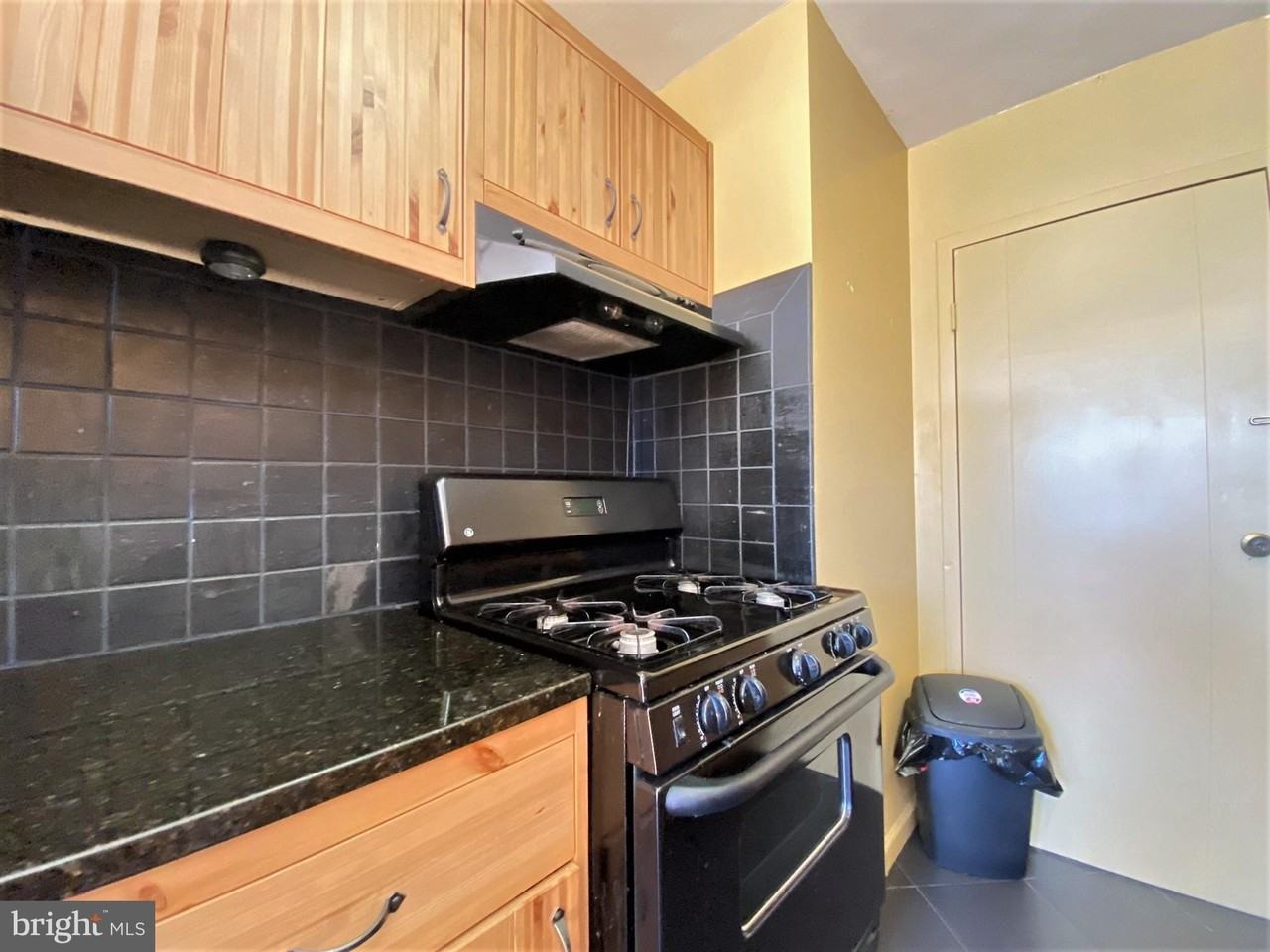 922 24th St Nw #705 - Photo 7 of 20