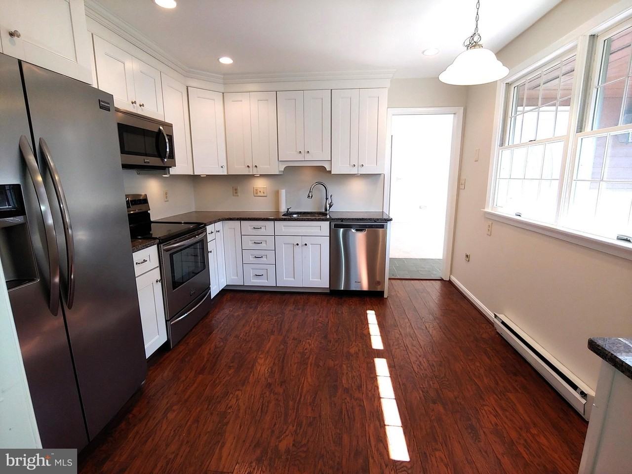 719 Monmouth Ave - Photo 7 of 22