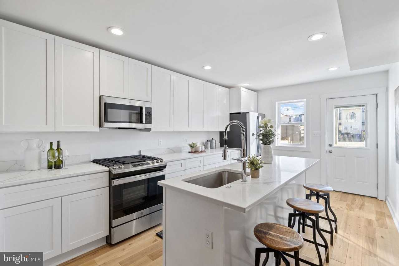 1825 S Hanover St - Photo 6 of 20