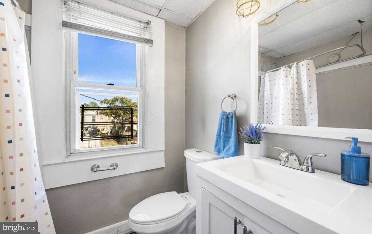 223 Grundy St - Photo 7 of 16