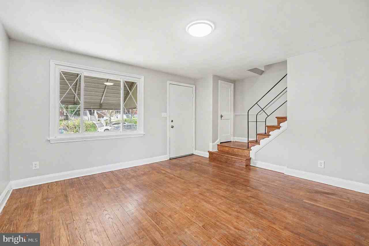 828 Saint Dunstans Rd - Photo 2 of 17