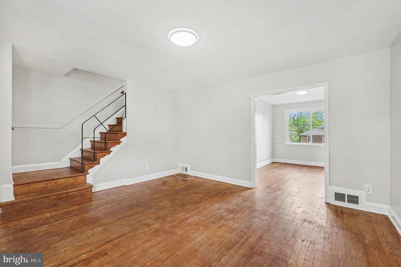 828 Saint Dunstans Rd - Photo 3 of 17