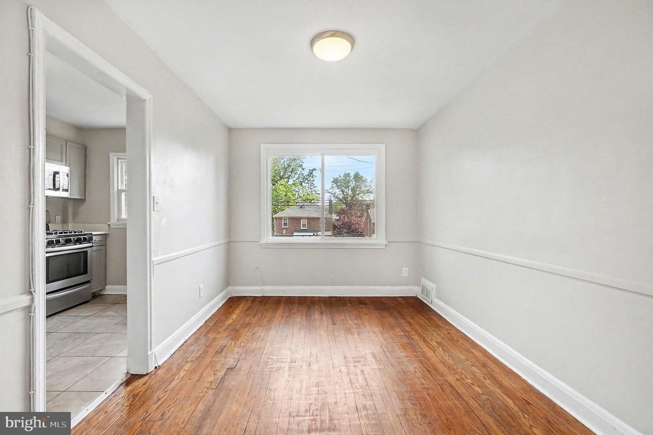 828 Saint Dunstans Rd - Photo 4 of 17