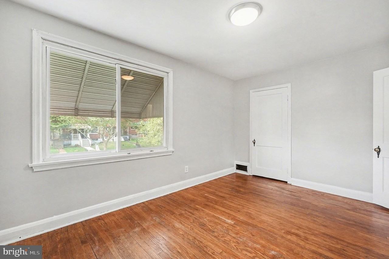 828 Saint Dunstans Rd - Photo 7 of 17