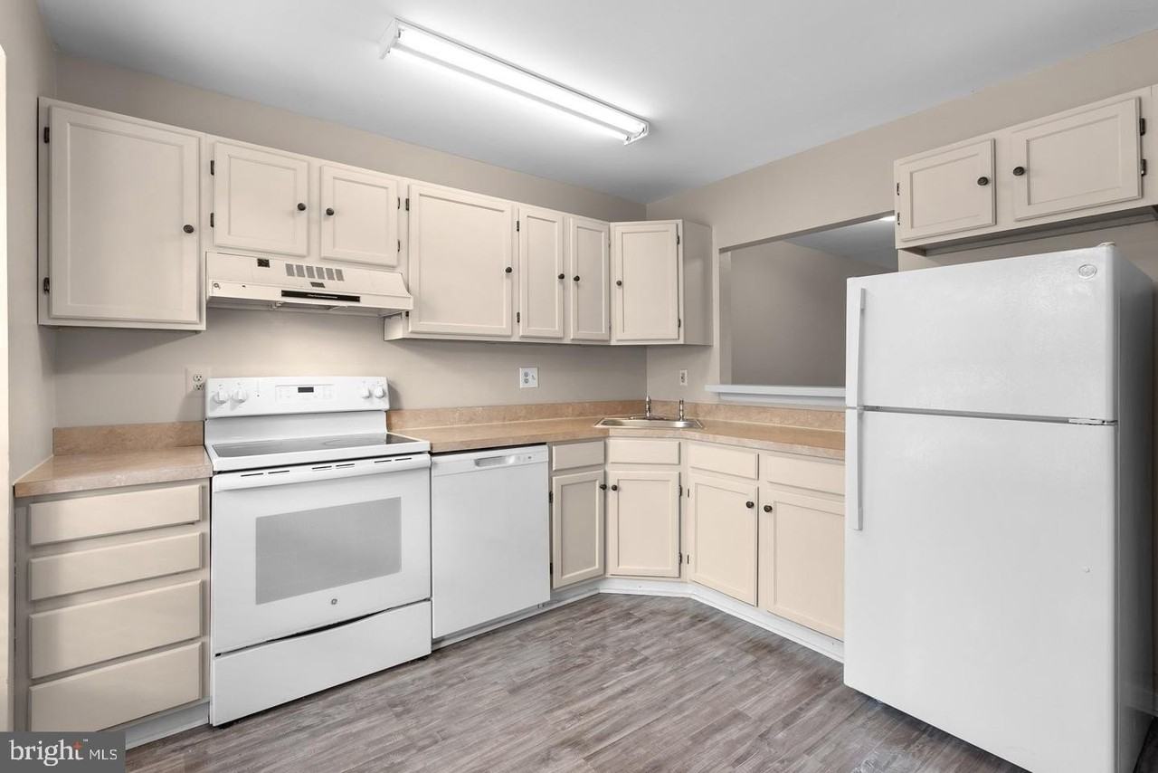 9116 Tymat Ct - Photo 4 of 26