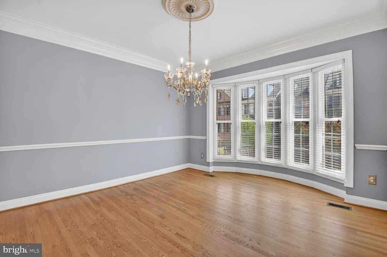 1169 Regal Oak Dr - Photo 2 of 30