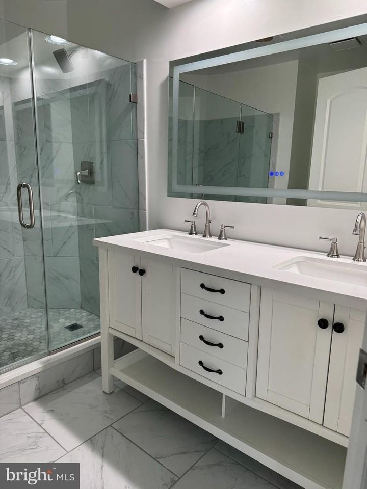 13613 Sir Thomas Way #1A22 - Photo 2 of 14