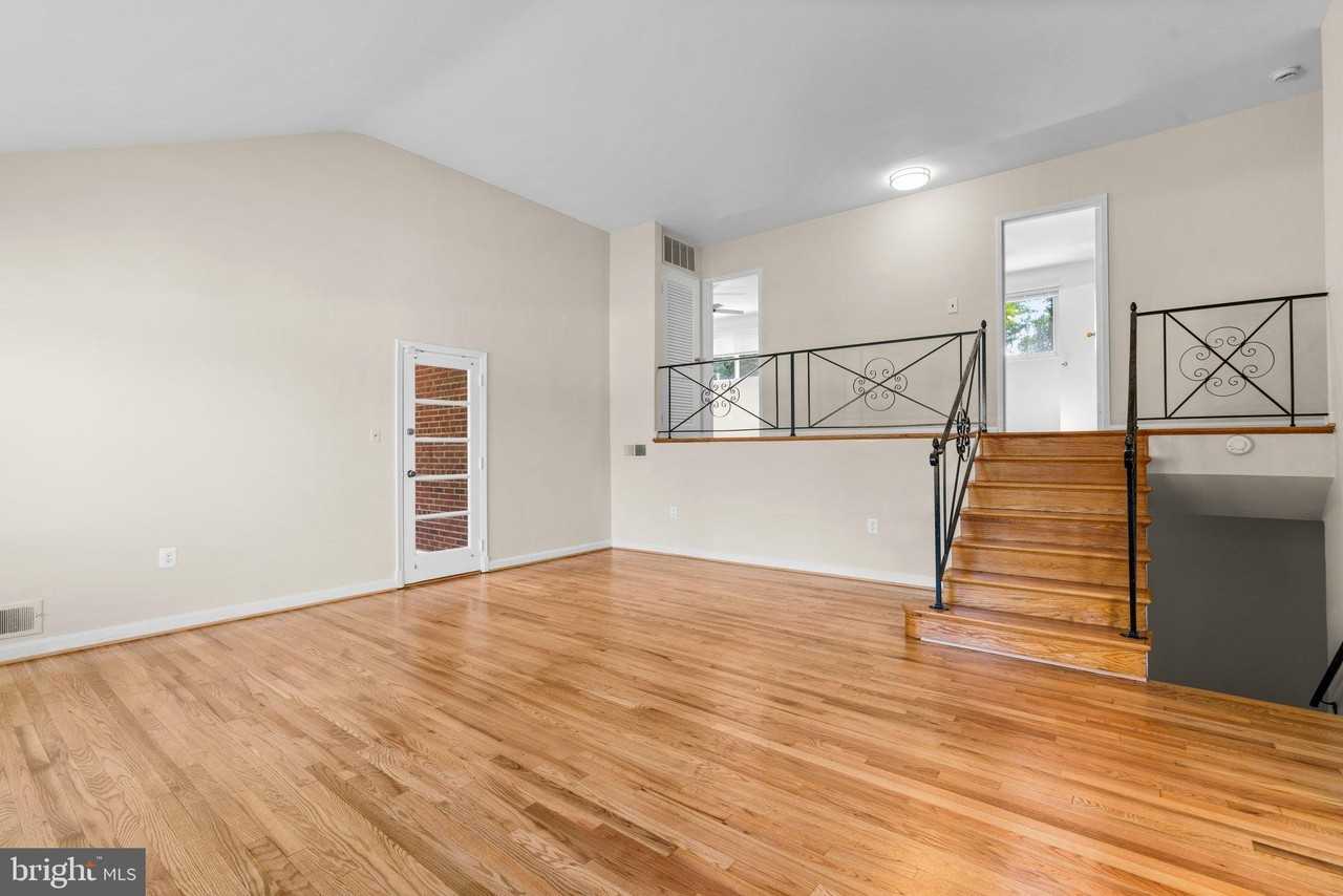 9212 Chanute Dr - Photo 2 of 28