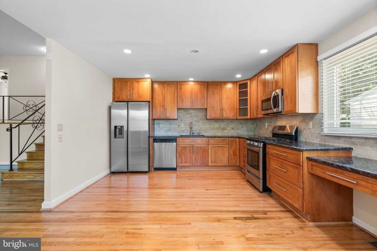 9212 Chanute Dr - Photo 6 of 28