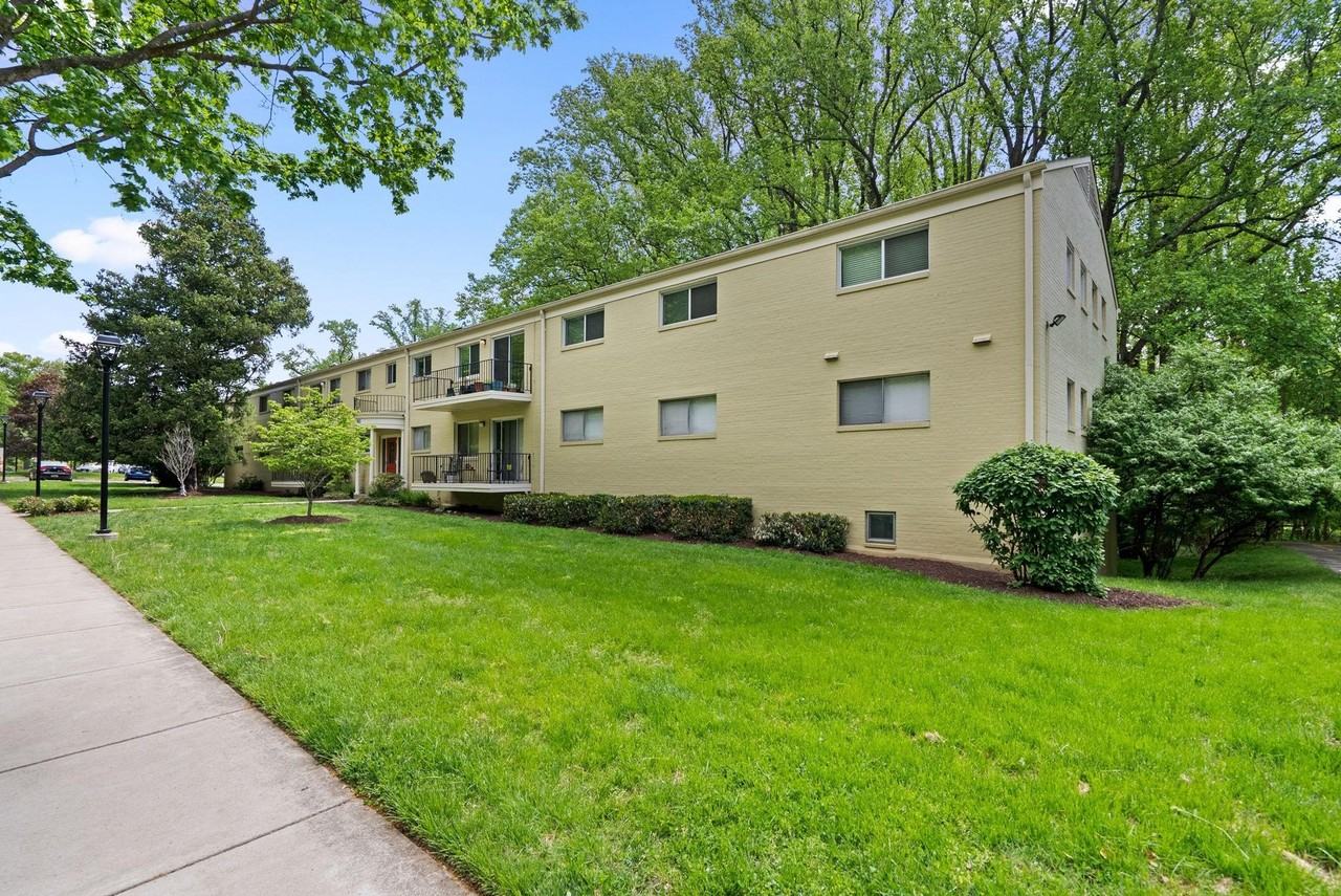 10643 Weymouth St #103 - Photo 2 of 30