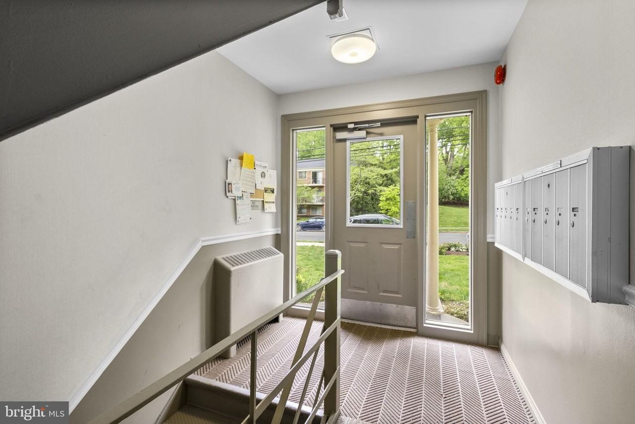 10643 Weymouth St #103 - Photo 3 of 30