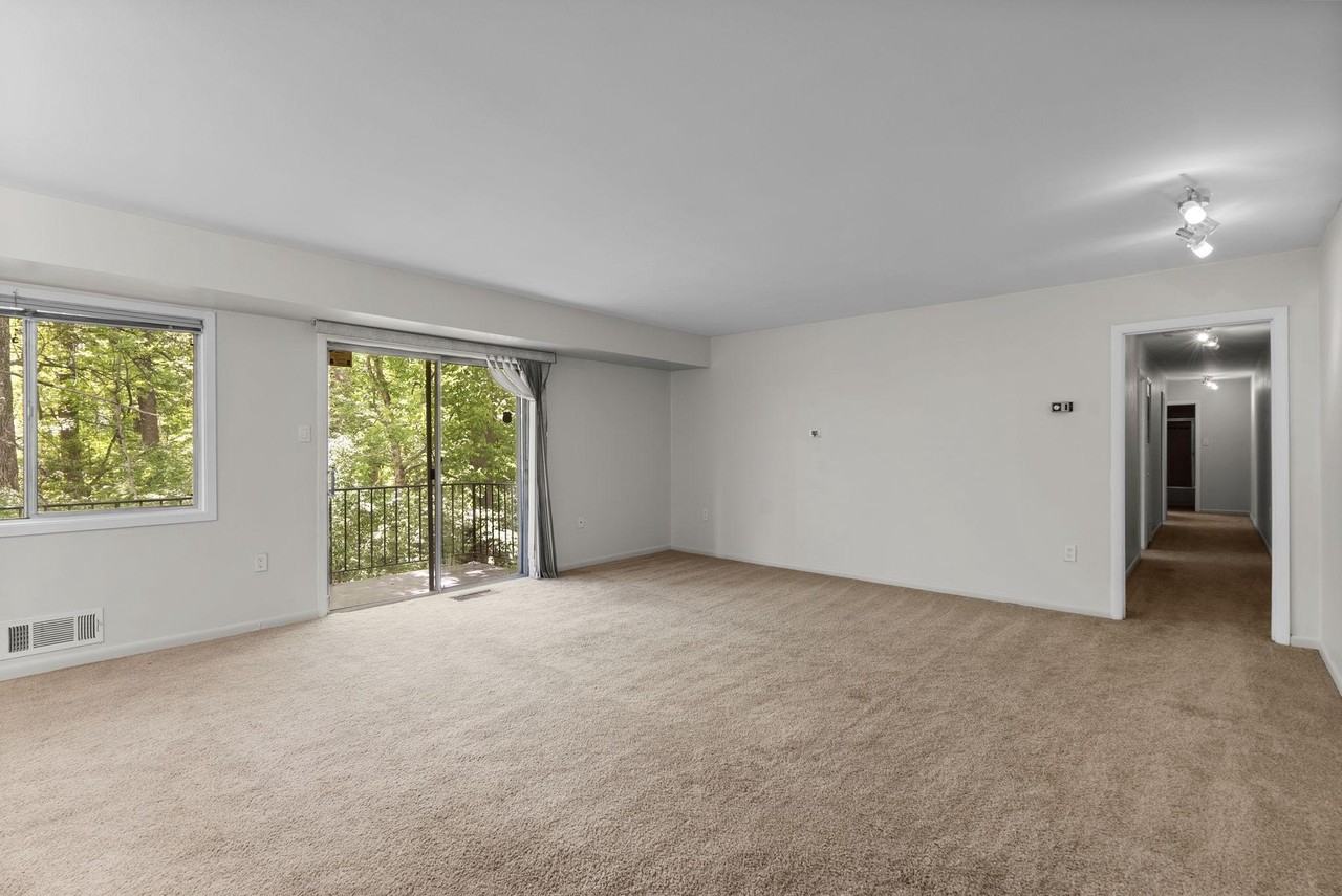 10643 Weymouth St #103 - Photo 5 of 30