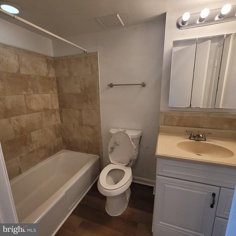 1833 Addison Rd S - Photo 3 of 18