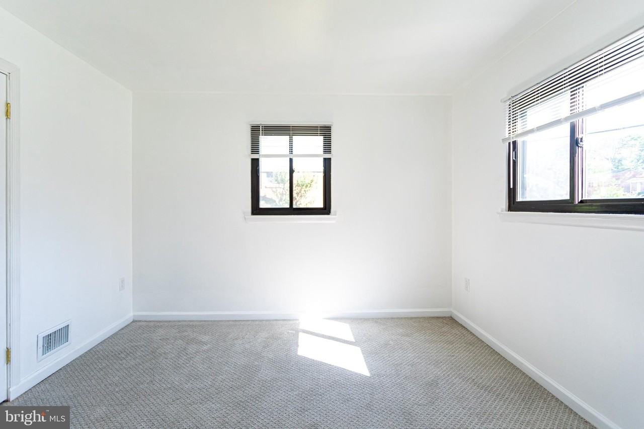 4203 Lyons St - Photo 5 of 44