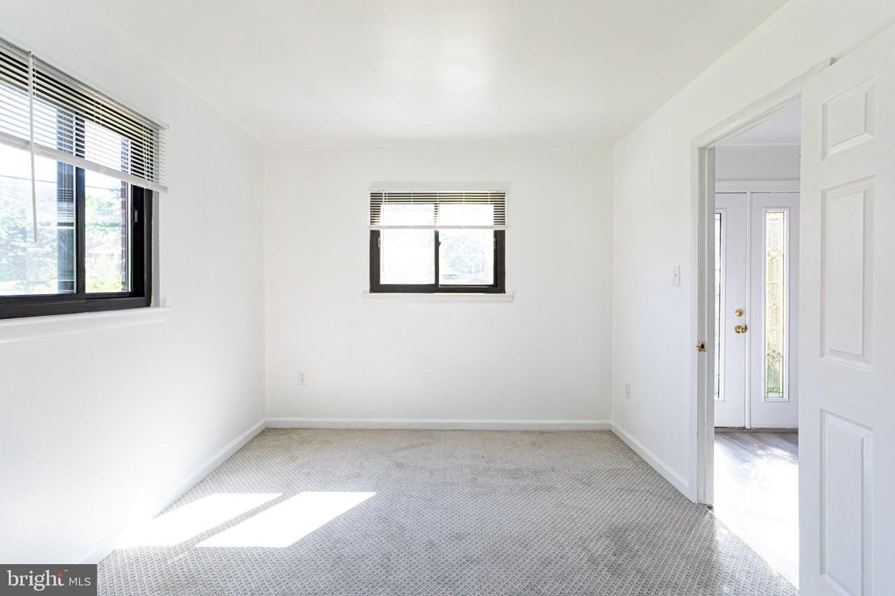 4203 Lyons St - Photo 7 of 44