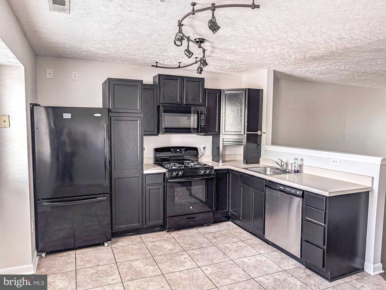 45503 Knockeyon Ln - Photo 2 of 26
