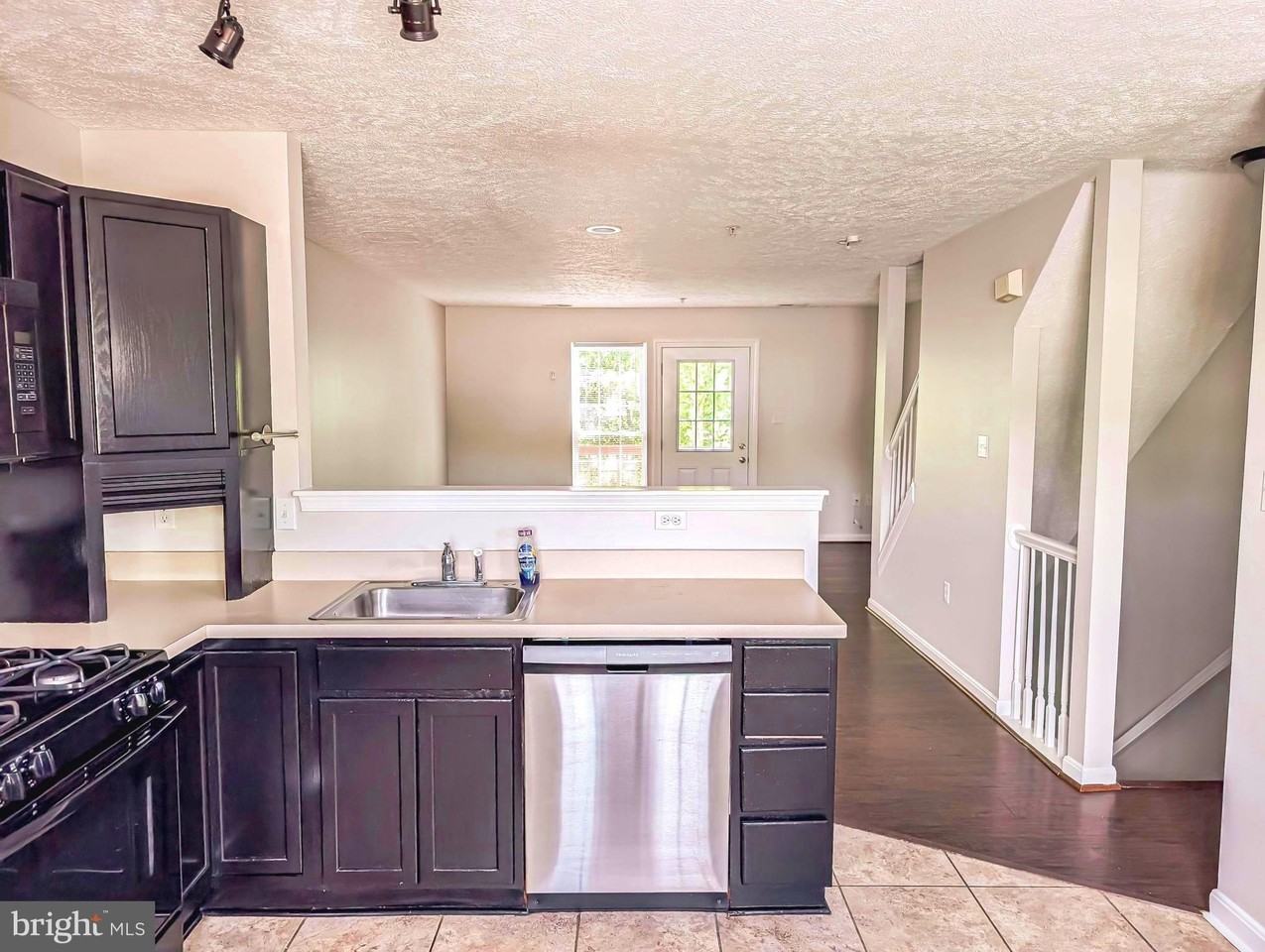 45503 Knockeyon Ln - Photo 3 of 26