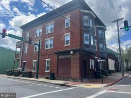 featured image of 149 E Franklin St