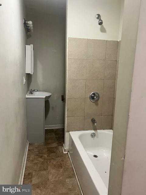 149 E Franklin St - Photo 6 of 7