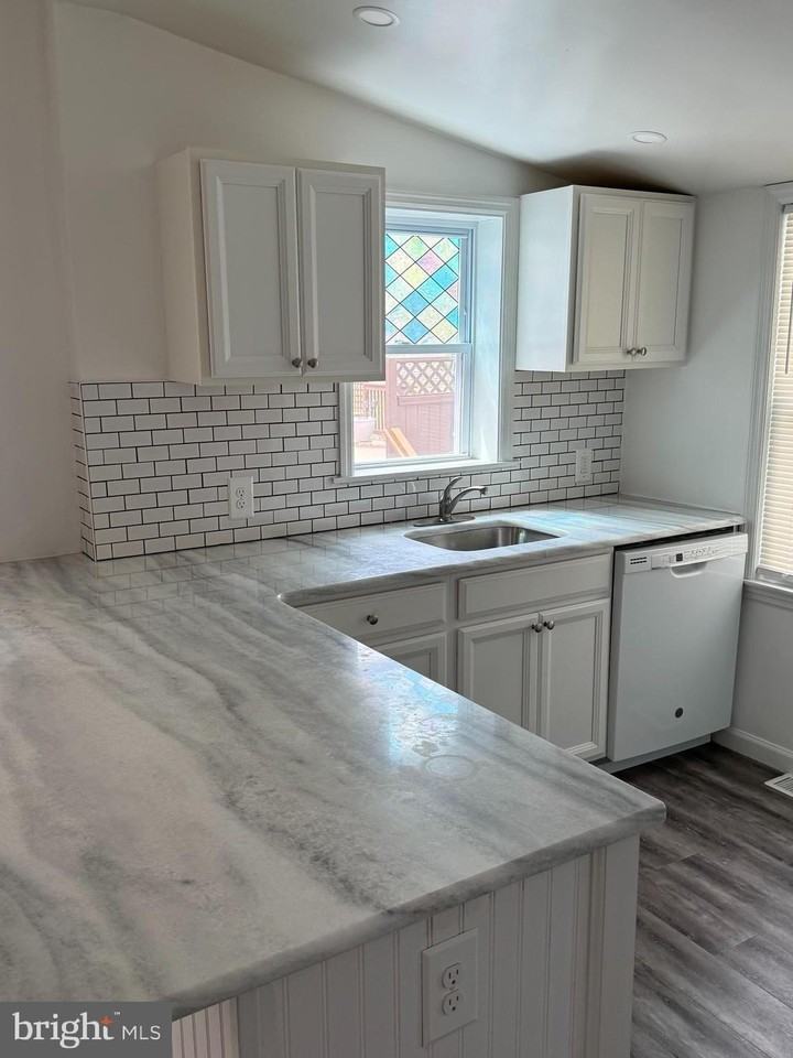 27 W Collingswood Ave - Photo 6 of 15