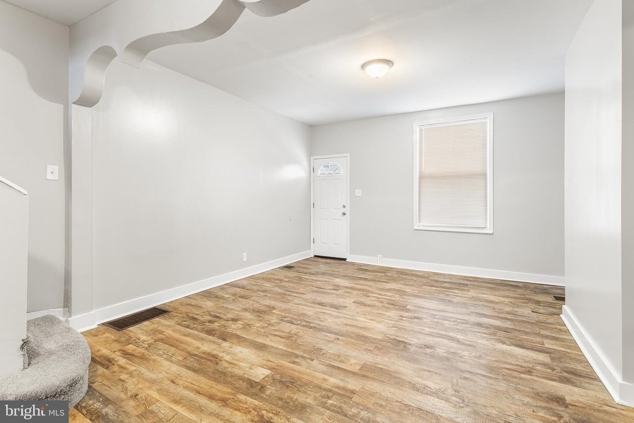 544 N Allison St - Photo 3 of 22