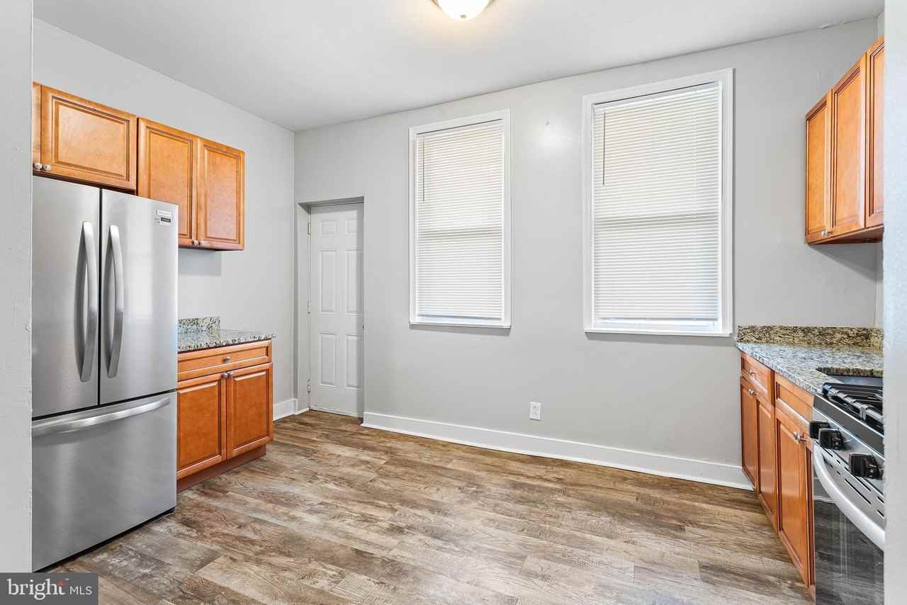 544 N Allison St - Photo 7 of 22