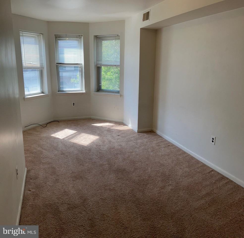 745 S 22nd St #2 - Photo 3 of 9