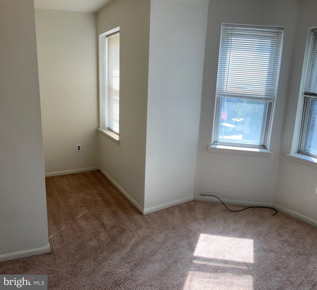 745 S 22nd St #2 - Photo 4 of 9