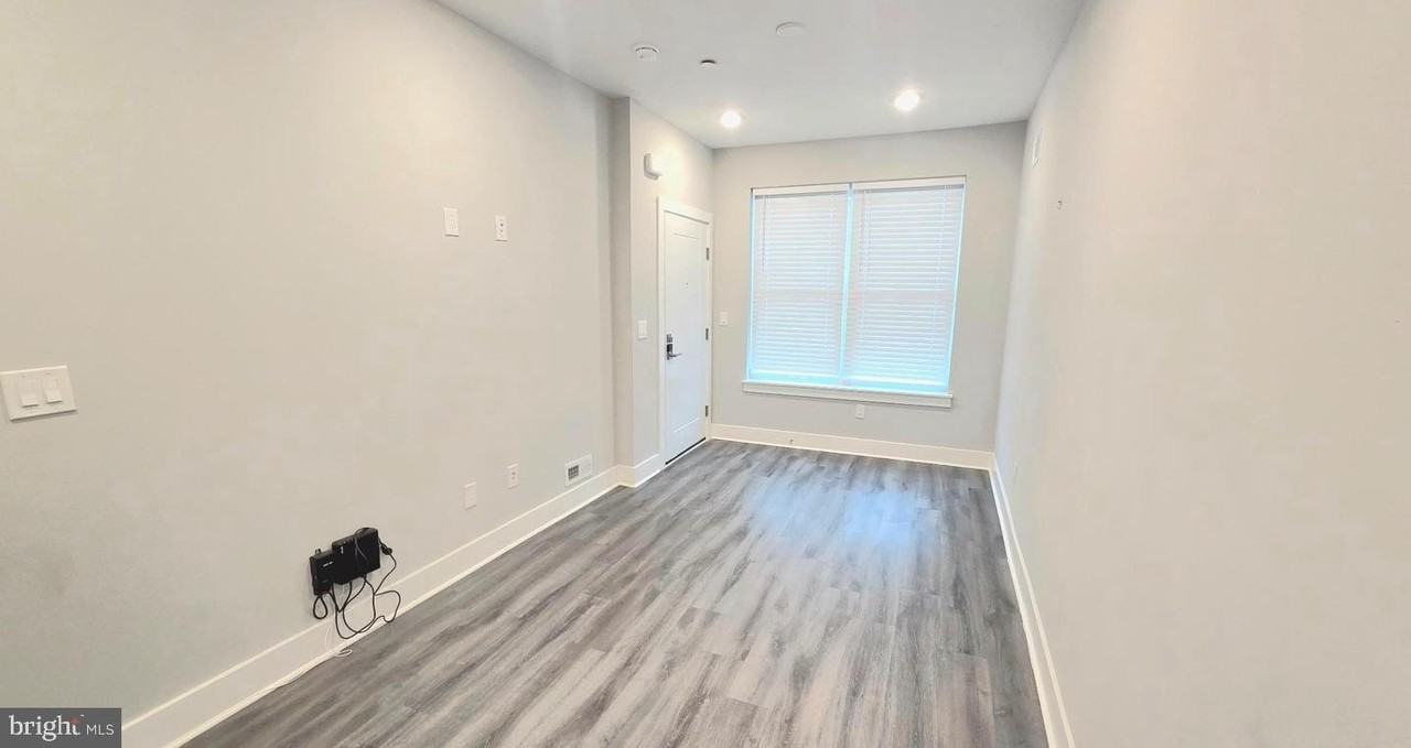 5233 Chancellor St #1 - Photo 6 of 24