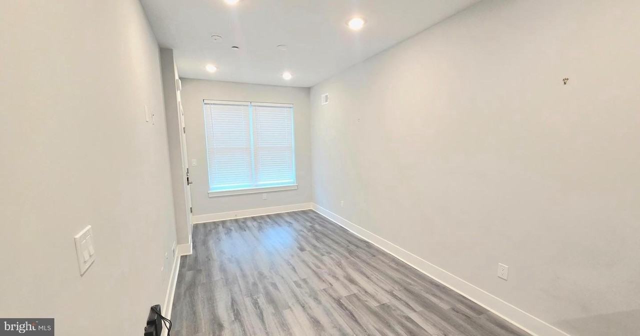 5233 Chancellor St #1 - Photo 7 of 24