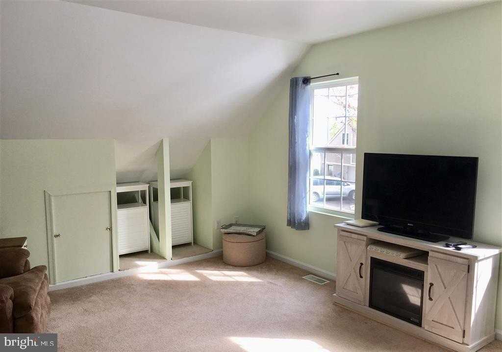 2860 Cindy Ln - Photo 3 of 10