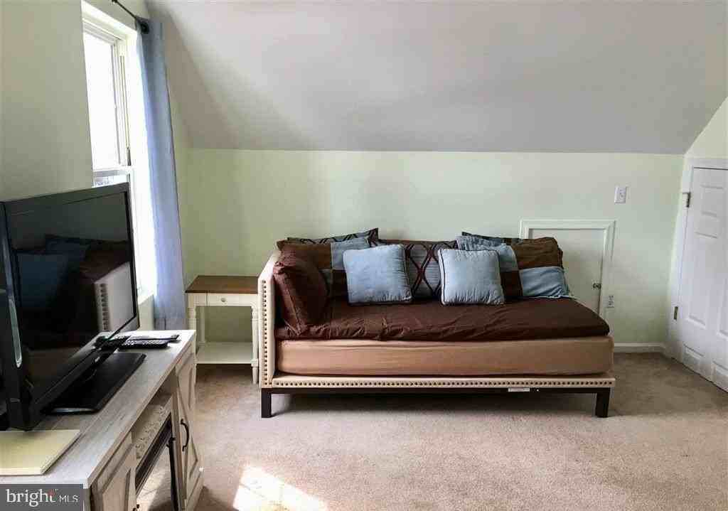 2860 Cindy Ln - Photo 4 of 10