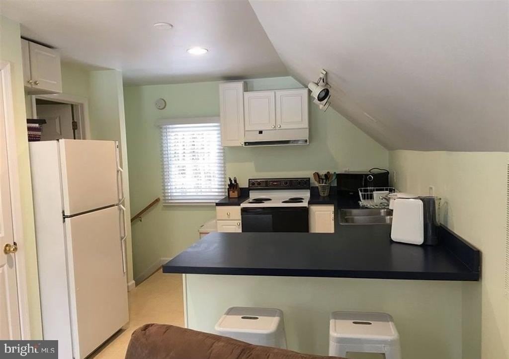 2860 Cindy Ln - Photo 6 of 10