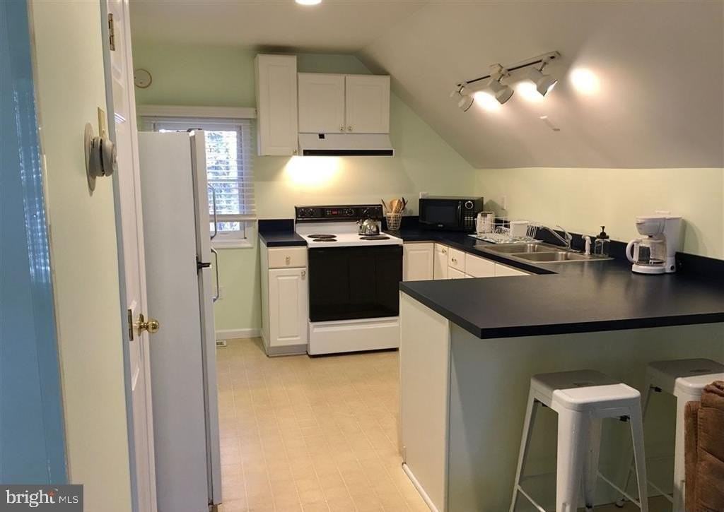 2860 Cindy Ln - Photo 7 of 10